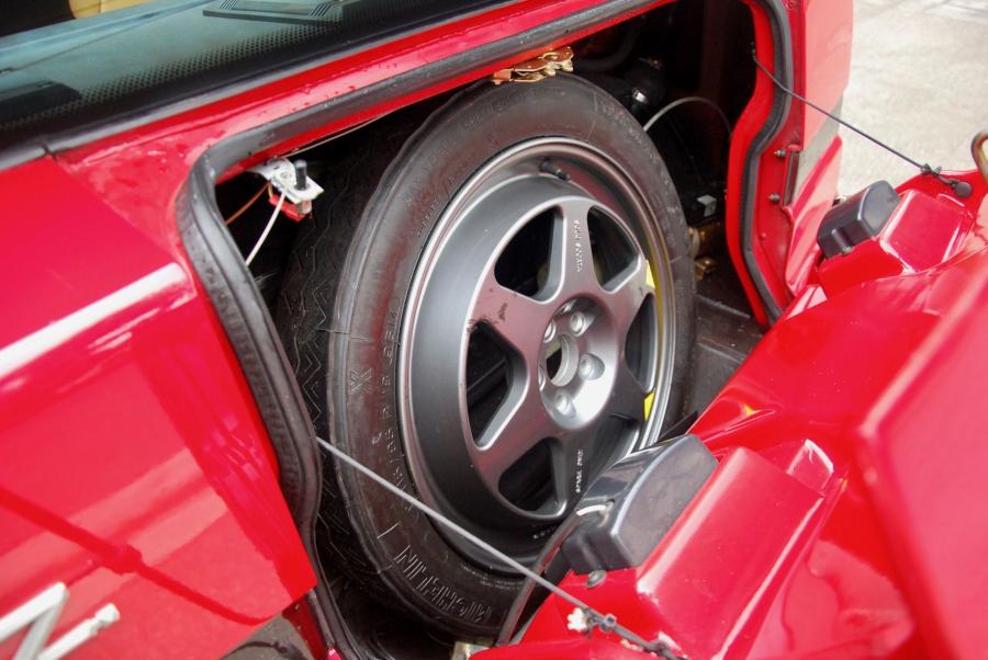 Багажник Alfa Romeo S.Z. (526) 1992 года  (фото 38 из 65)